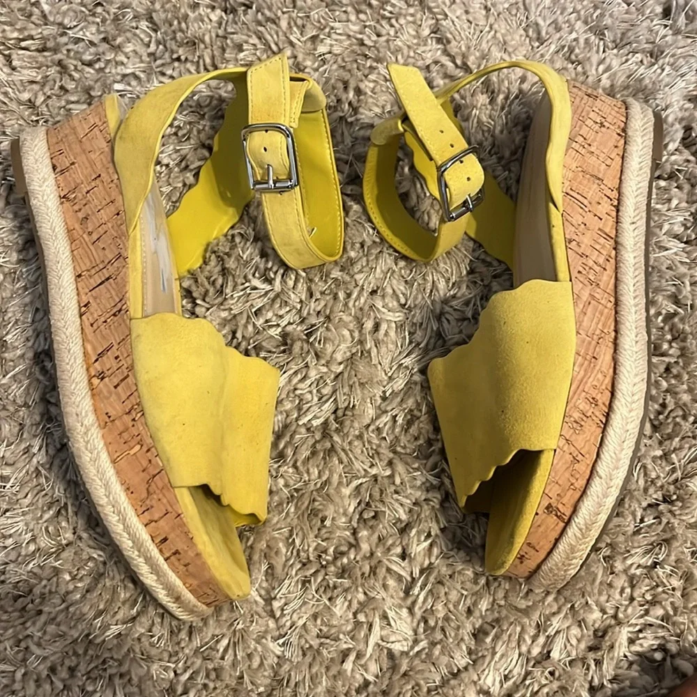 🎉Marc Fisher Faitful yellow Platform Sandals Size 8.5 - Picture 2 of 5